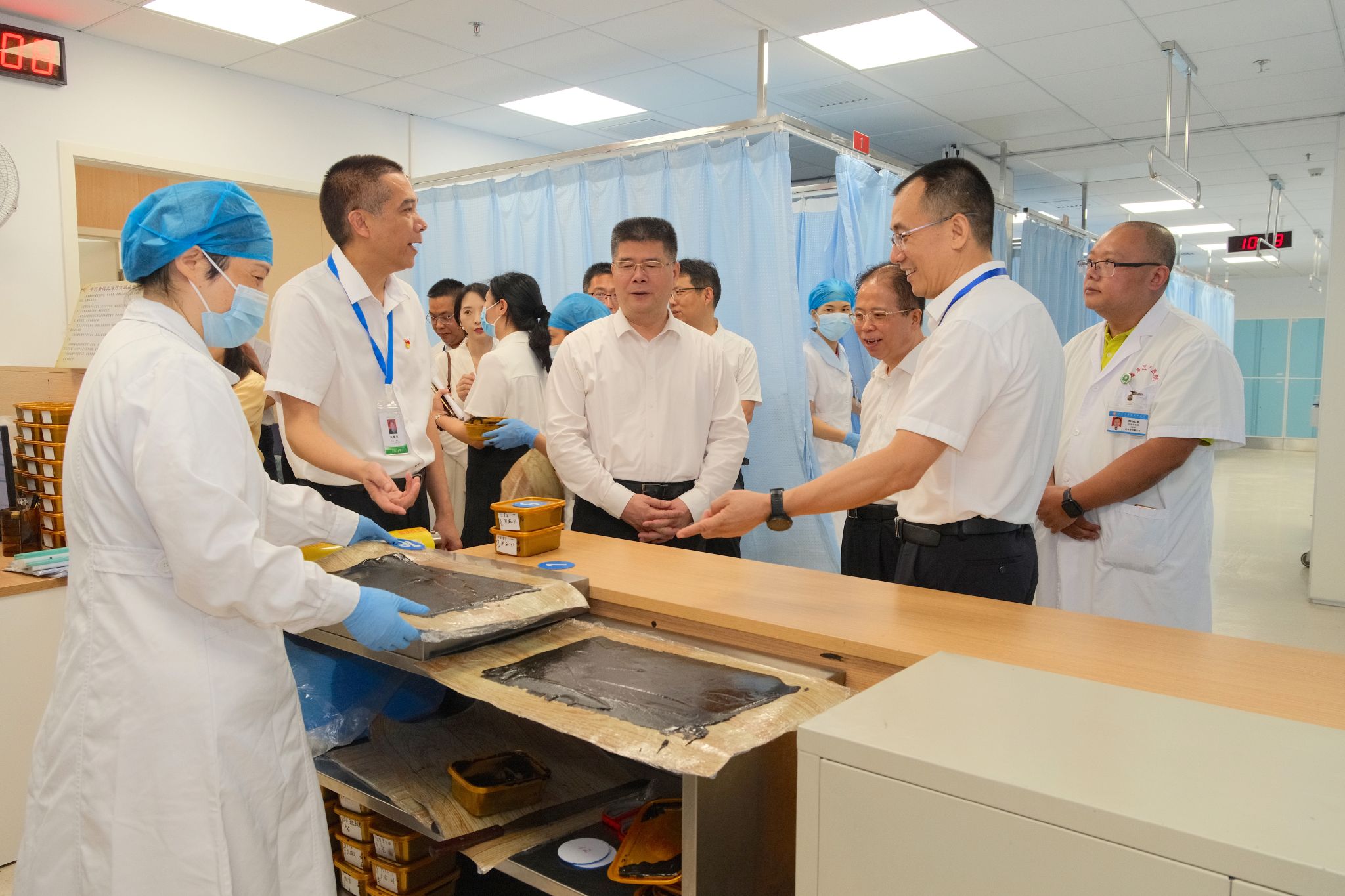 Beat365唯一官方网站与番禺区共商校政合作共建番禺区中医院