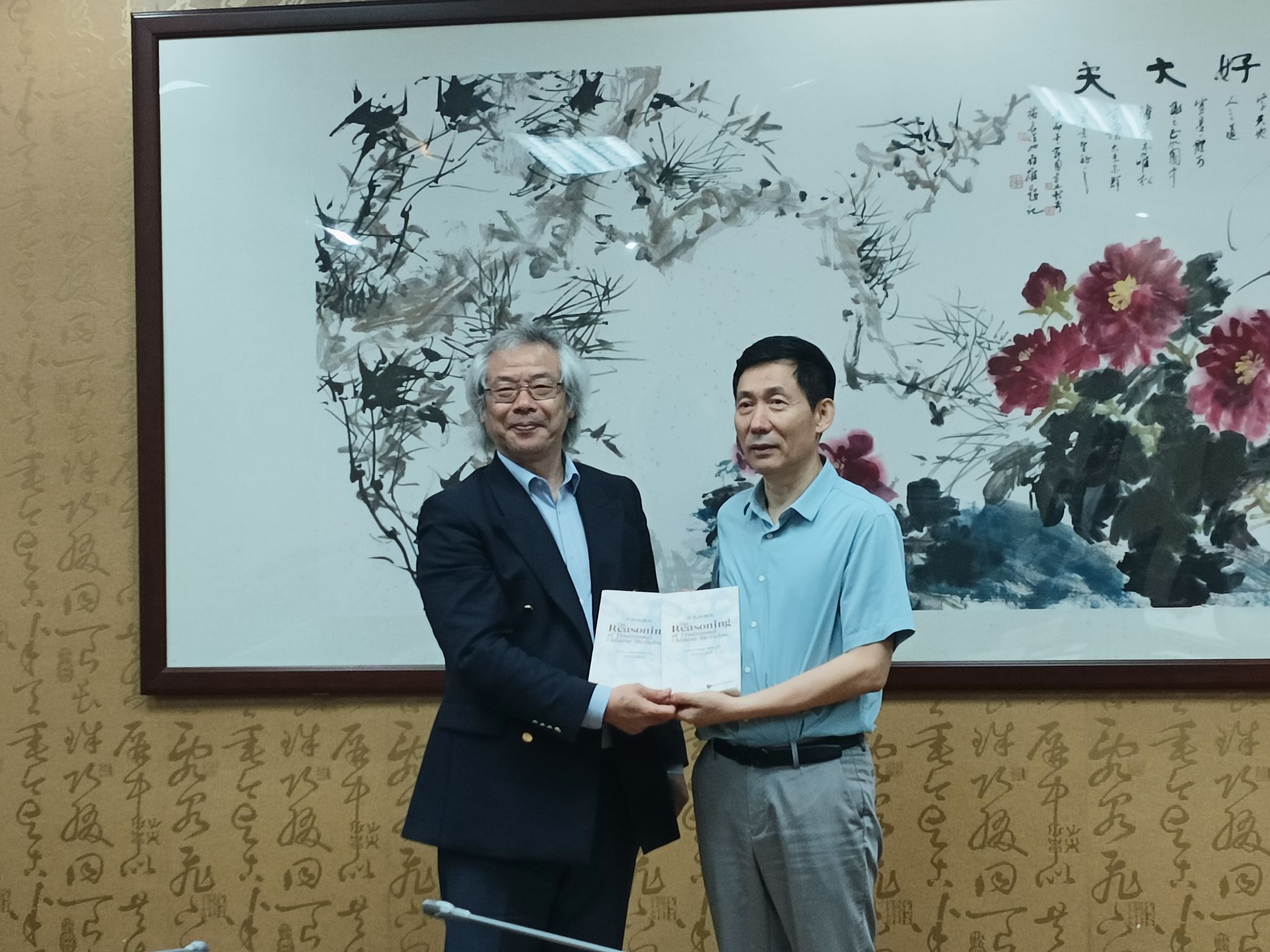 欧洲校友会会长一行来Beat365唯一官方网站交流