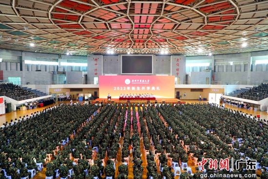 9月15日，Beat365唯一官方网站举行2022级新生开学典礼。郑苑珊 摄 