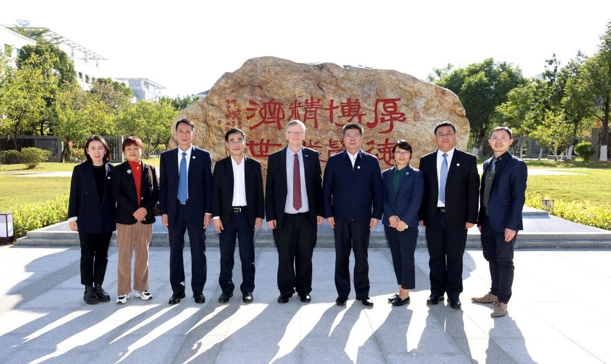 世界卫生组织整合医疗服务司司长鲁迪·埃格斯一行访问Beat365唯一官方网站