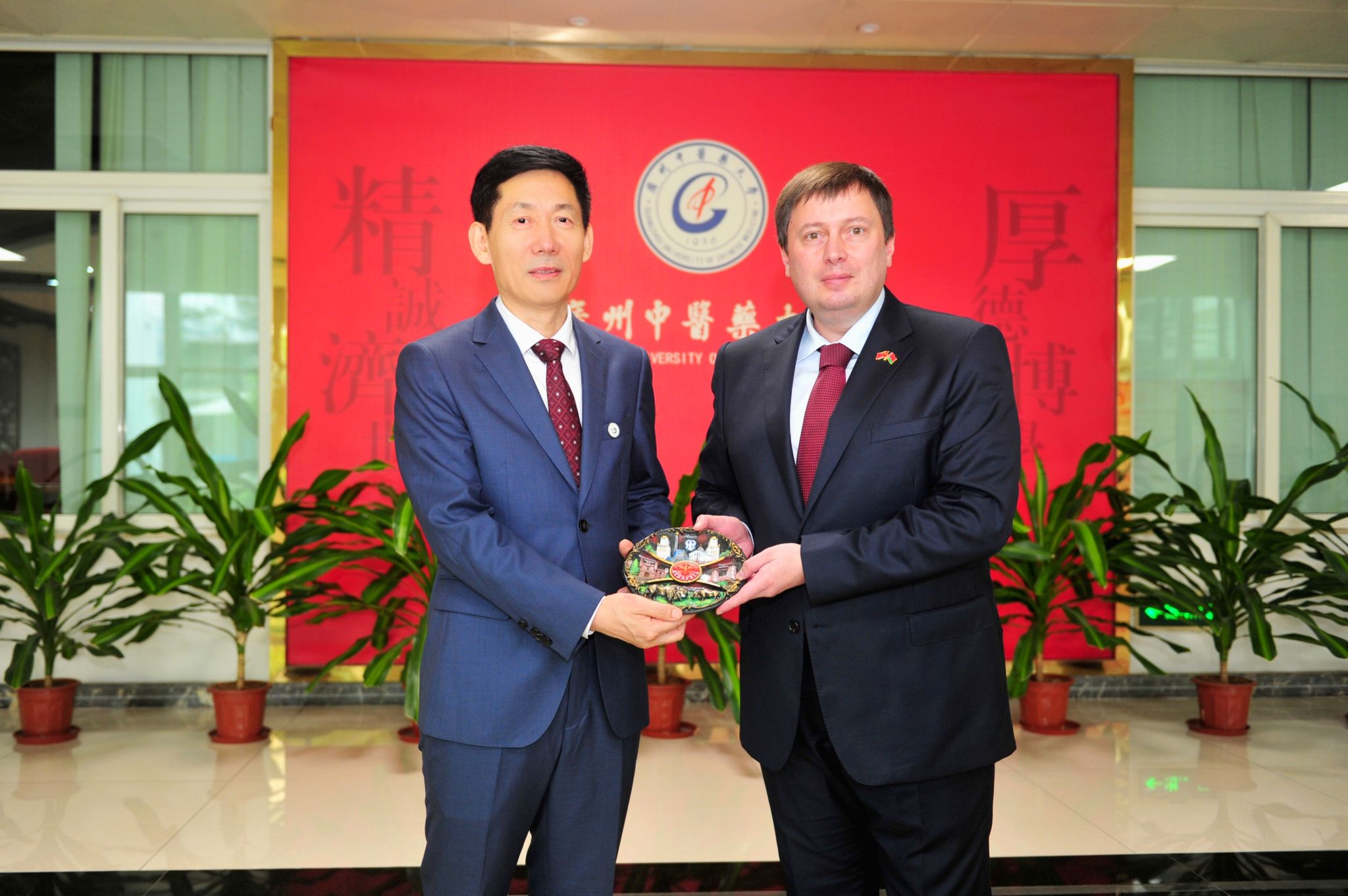白俄罗斯共和国驻广州总领事馆代表团来Beat365唯一官方网站访问